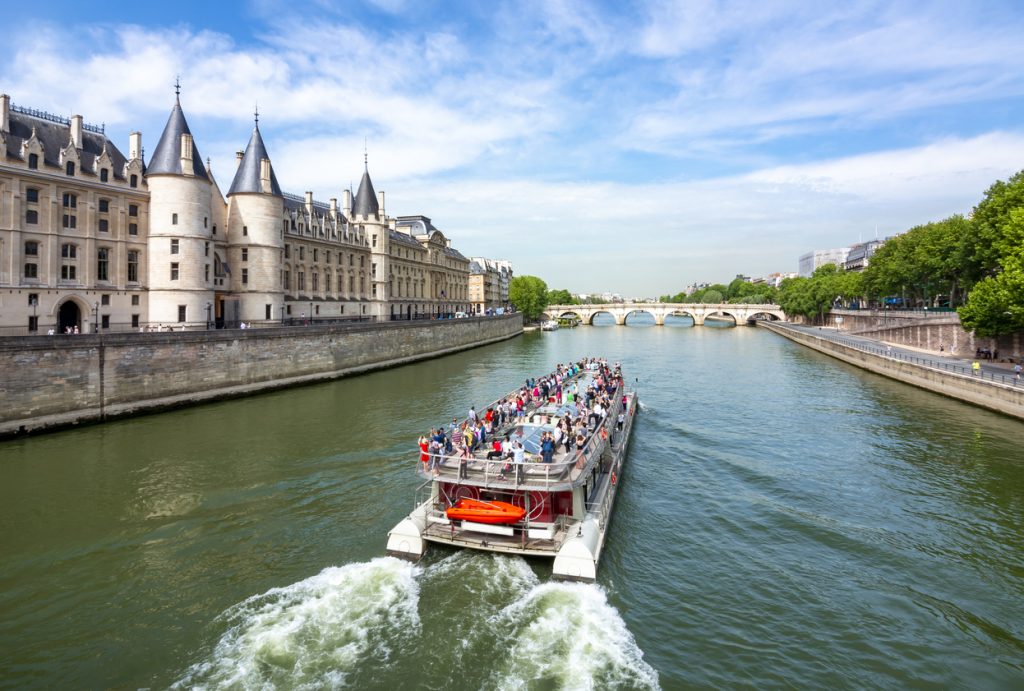 Romantic Trip along the Seine river in Paris