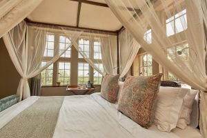 Giraffe-Manor-bettys-room