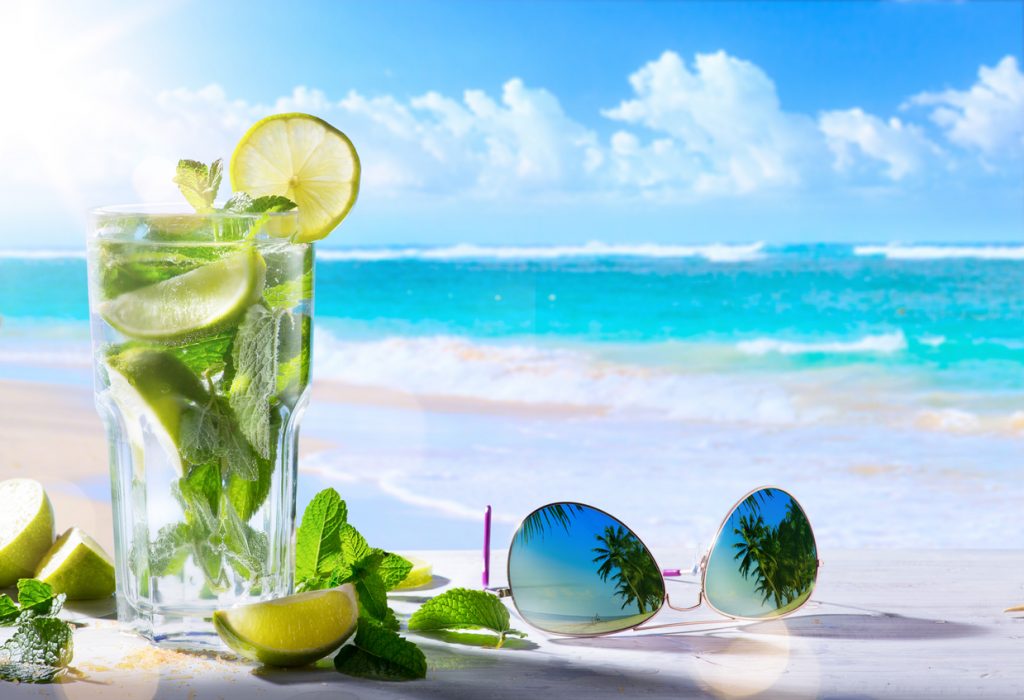 A cocktail in Cancun on the beach