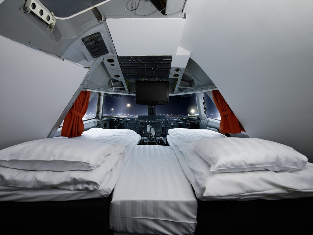 Sleep in the Pilot area of the Jumbo Stay Hotel