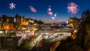 Fireworks over the historical town of Edinburgh the Scottish capital. Sylvester in Edinburgh