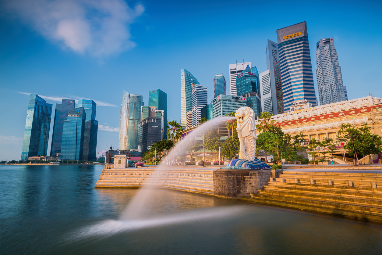 The Merlion fountain and Singapore skyline