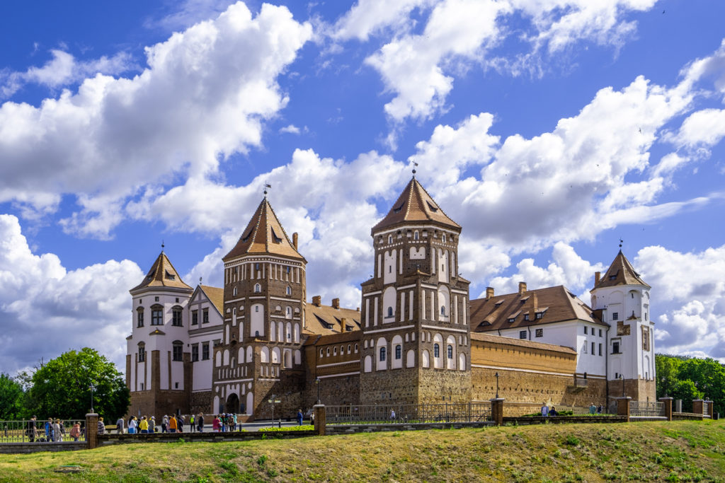 Tourists entering the Mir Castle