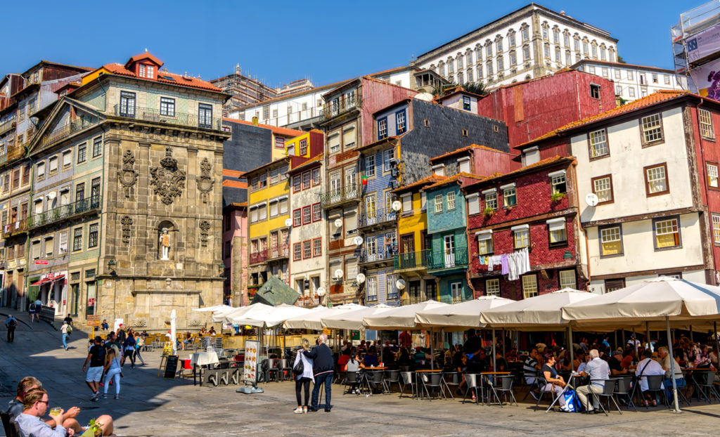 Historic Porto bars and restaurants in Ribeira neighborhood