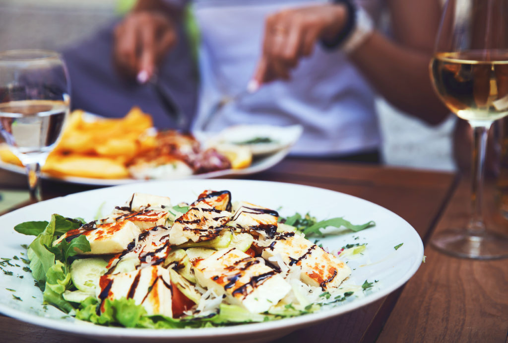 Salad with grilled cheese