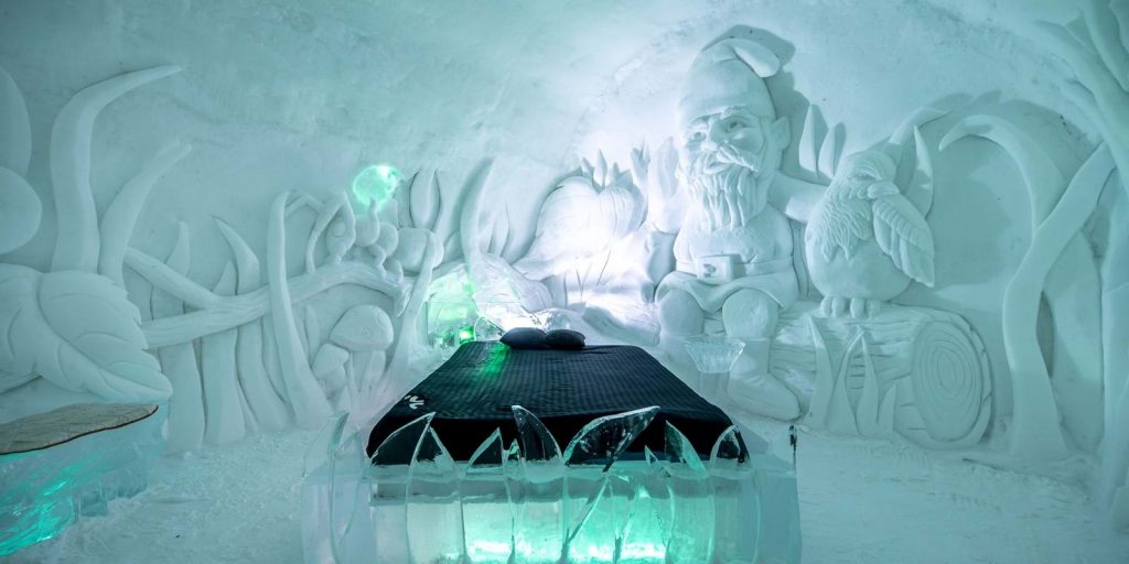 Themed room in Hôtel de Glace, Canada