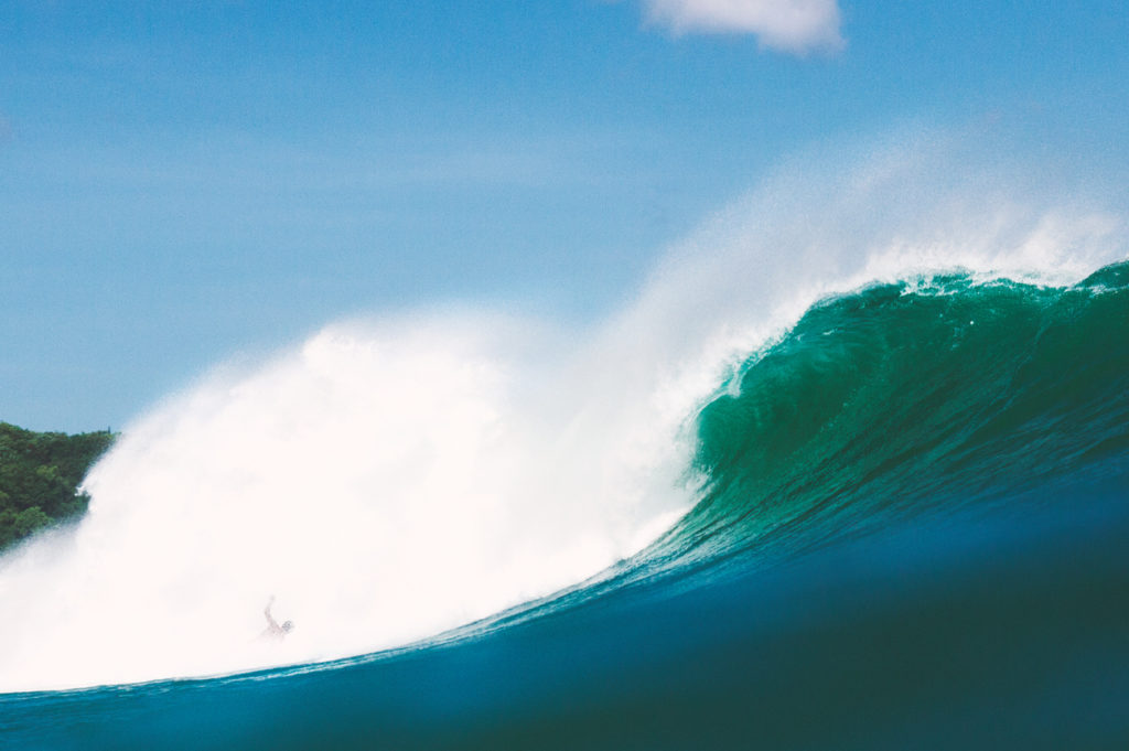 Surfing Padang Padang