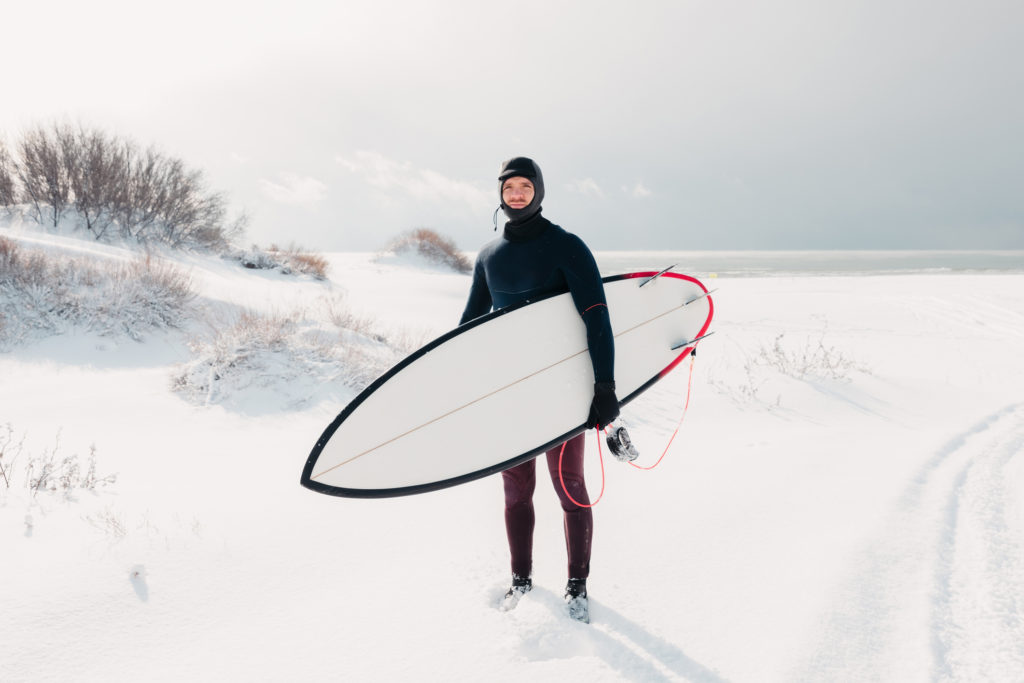 Snowy day surfing in Norway