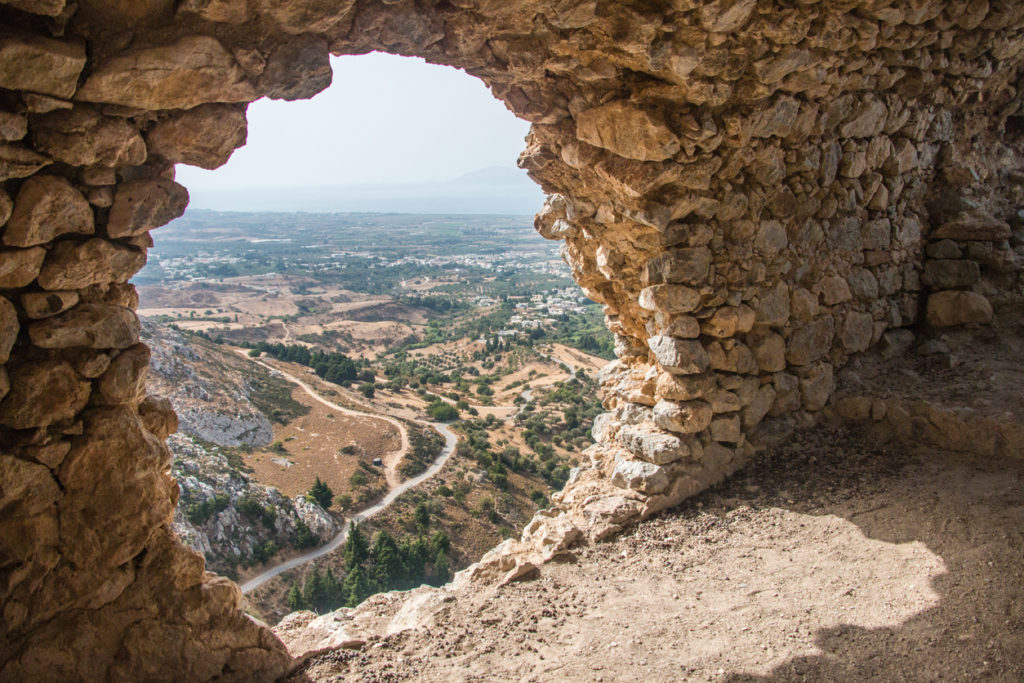 Paleo Pili Castle, hole in the fortress wall