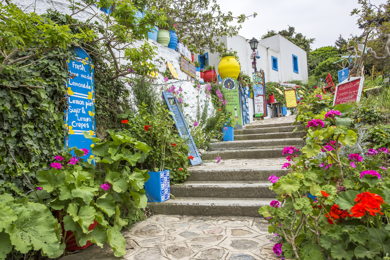 Tourist taverns and stores in the village of Zia