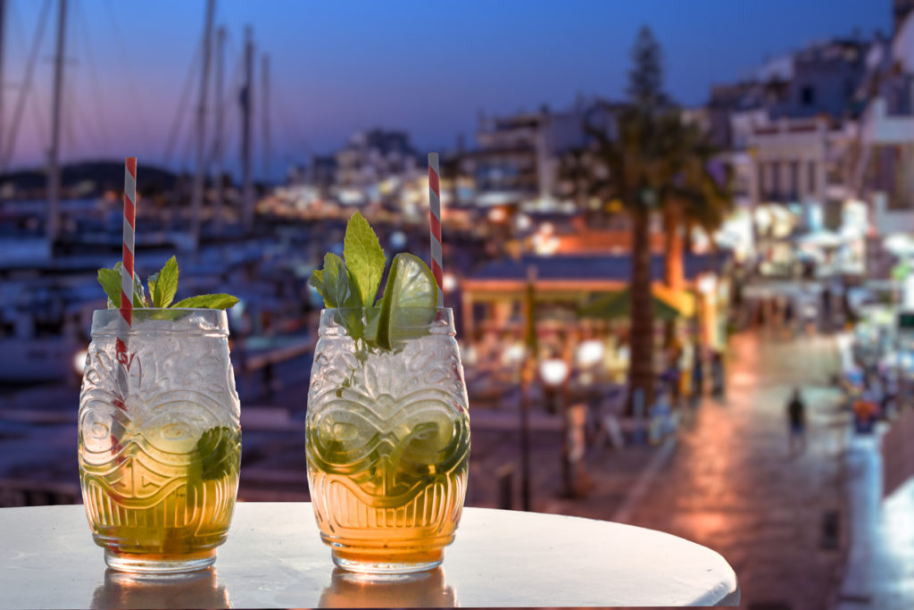 Drinks along the harbour in the evening