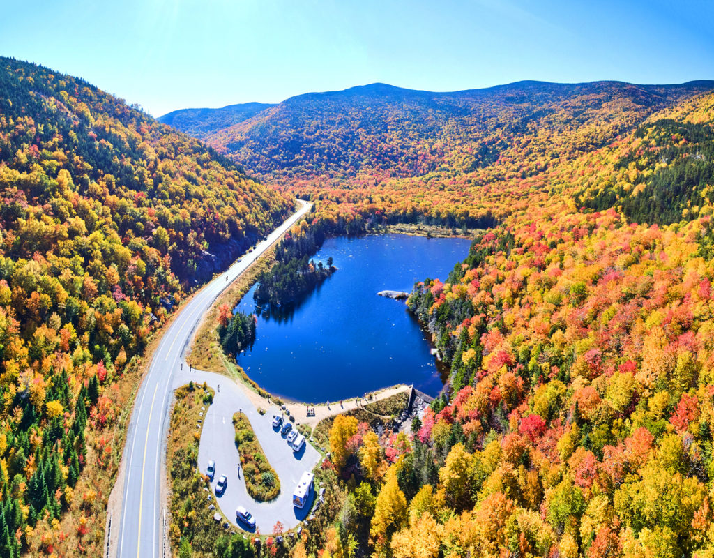 Blue lake and peak fall foliage mountains of New Hampshire