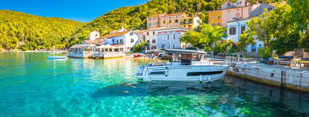 Idyllic-village-of-Valun-on-the-island-of-Cres