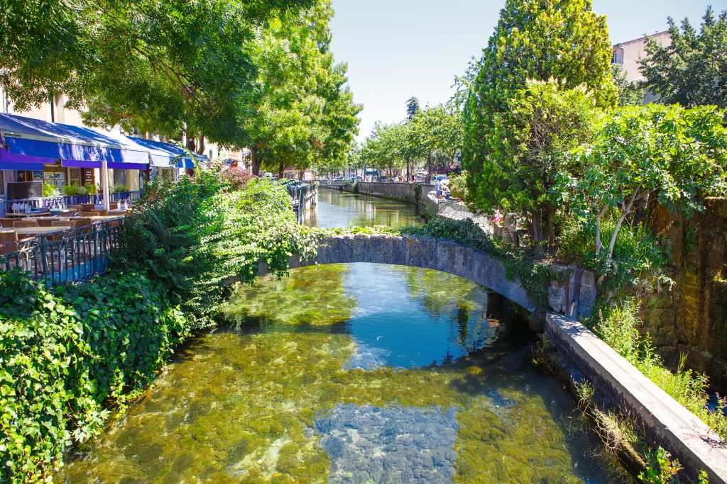 Beautiful with small cafe and restaurants