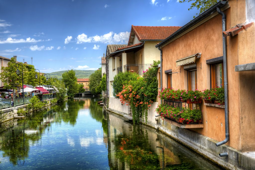 La Sorgue running through L'Isle-sur-la-Sorgue, Provence, France