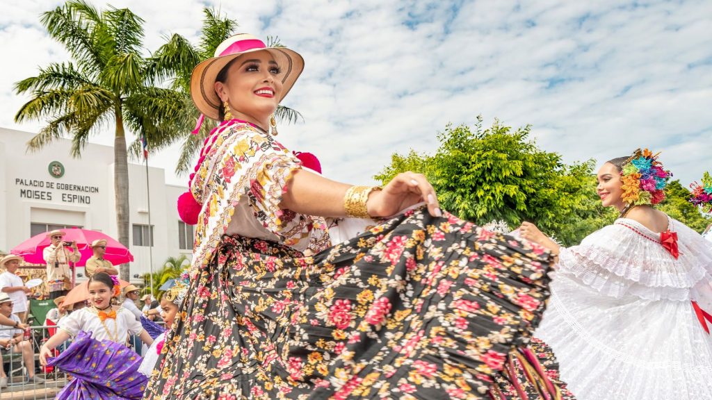 Panamanian-Dancers